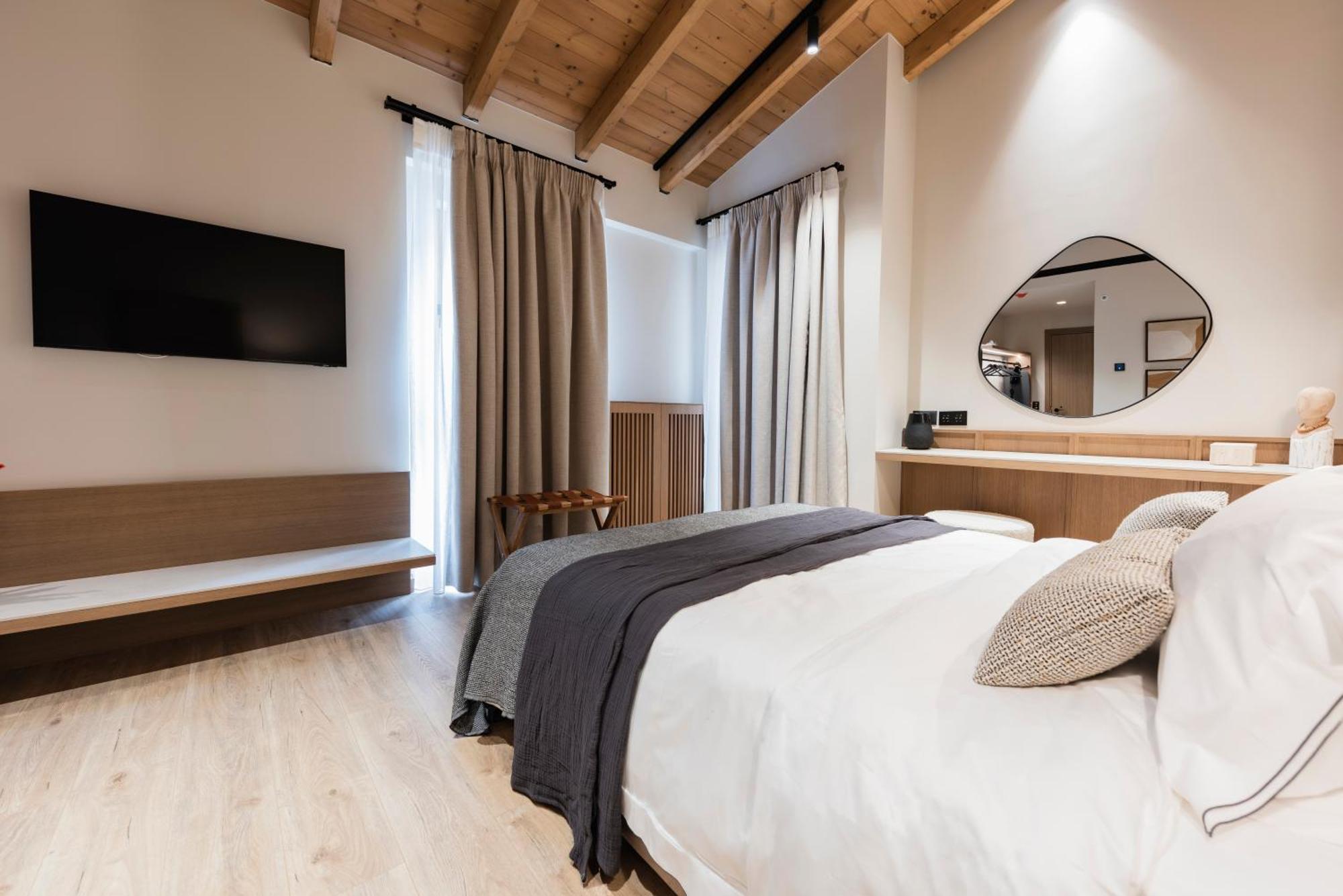 Revi Mountain Resort Boutique Hotel Kalavryta Room photo