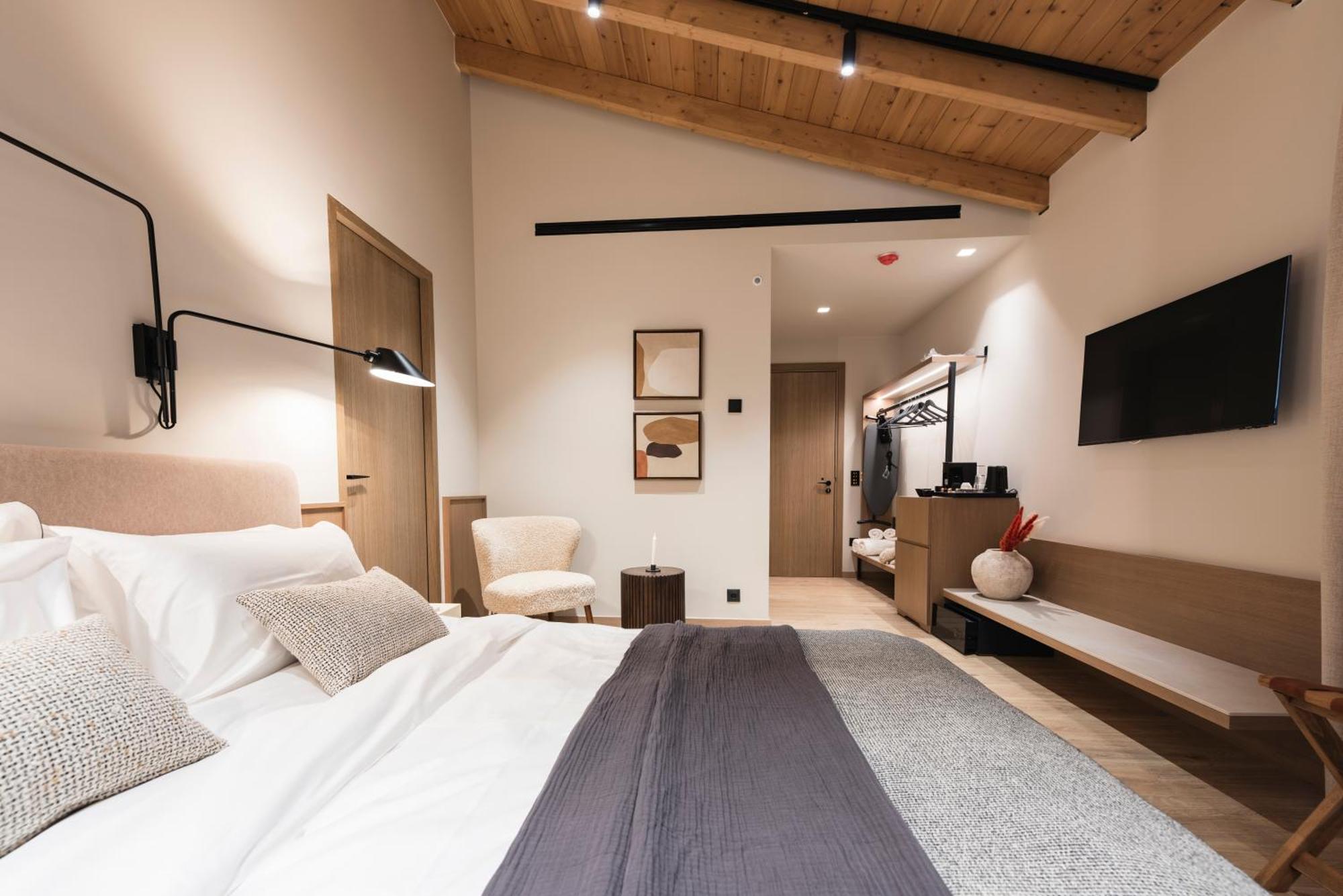 Revi Mountain Resort Boutique Hotel Kalavryta Room photo
